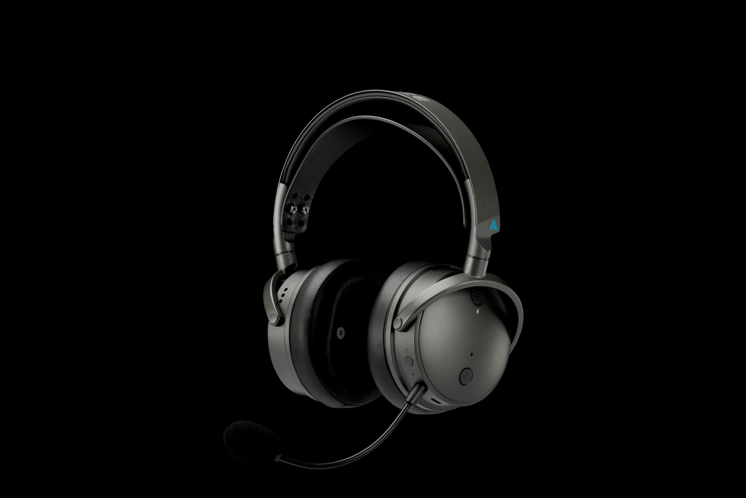 ADZ_Maxwell_3-Quarters-Left-Open-Boom-Pop-Black-BK-IMG_6834